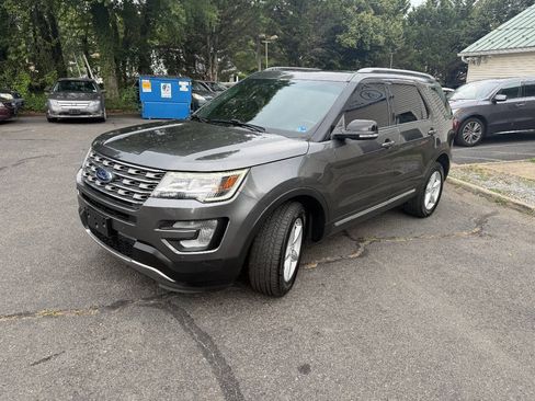 Used 2017 Ford Explorer XLT w/ Equipment Group 202A AWD/4WD image 3