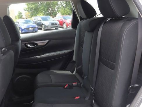 Used 2018 Nissan Rogue S image 17