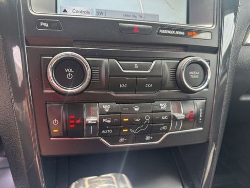 Used 2017 Ford Explorer XLT w/ Equipment Group 202A FWD image 43