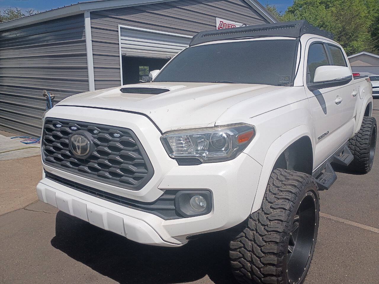 Used 2020 Toyota Tacoma TRD Sport AWD/4WD image 2