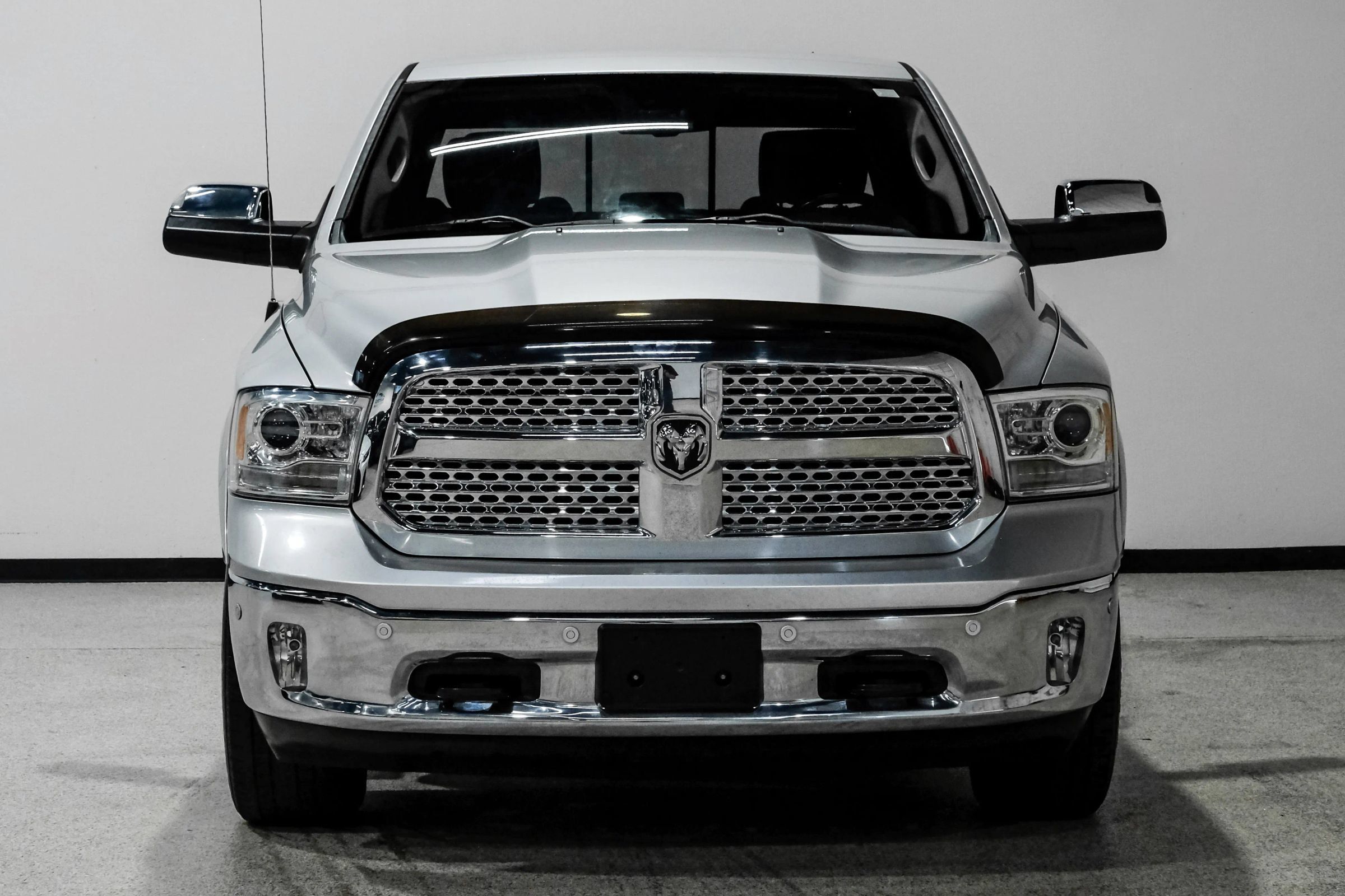Used 2015 RAM 1500 Laramie w/ Convenience Group AWD/4WD image 3