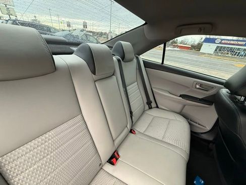 Used 2015 Toyota Camry SE image 23