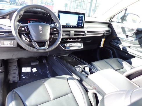 New 2026 Lincoln Corsair Premiere image 17