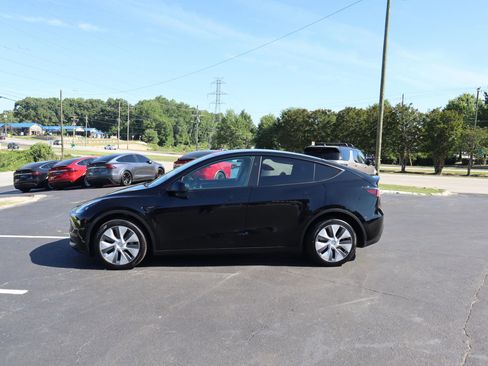 Used 2024 Tesla Model Y Long Range AWD/4WD image 8