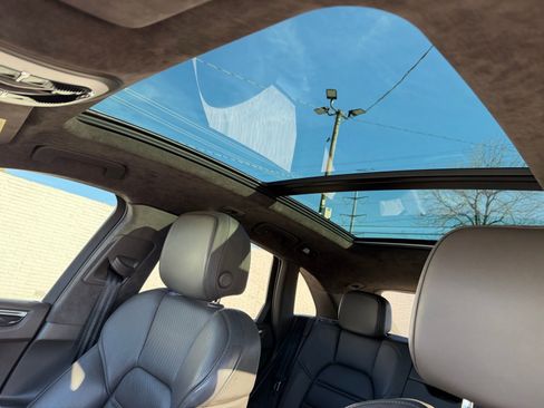 Used 2021 Porsche Macan Turbo image 26