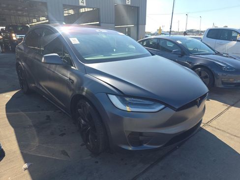 Used 2020 Tesla Model X Long Range image 3