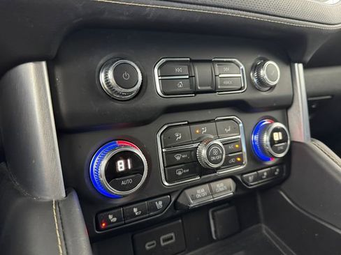 Used 2024 GMC Yukon SLT w/ SLT Luxury Package image 41