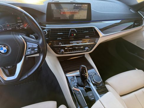 Used 2020 BMW 530i w/ Convenience Package image 30