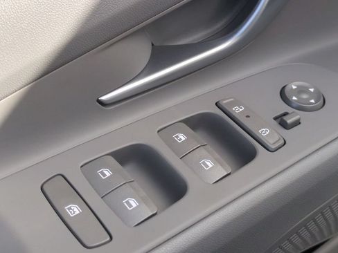 Certified 2026 Hyundai Elantra SE FWD image 11