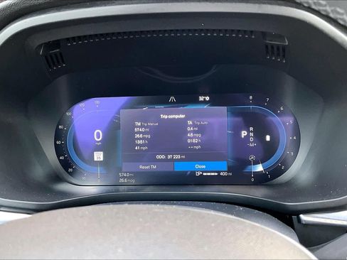 Used 2022 Volvo XC60 B5 Momentum image 25