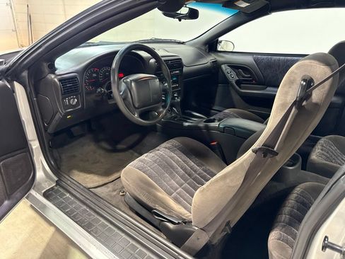 Used 2002 Chevrolet Camaro LT w/ Preferred Equipment Group 1 RWD image 18