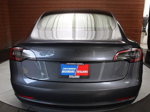 Used 2023 Tesla Model 3 Standard Range image 12