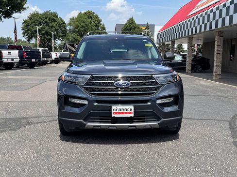 Used 2024 Ford Explorer XLT w/ Equipment Group 202A AWD/4WD image 2