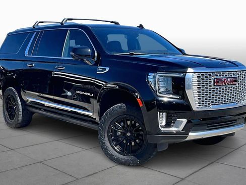 Used 2022 GMC Yukon XL Denali image 3