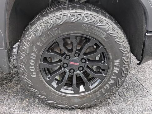 Used 2021 GMC Sierra 1500 AT4 w/ AT4 Premium Package AWD/4WD image 7