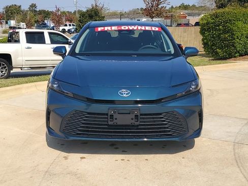 Used 2025 Toyota Camry LE image 6