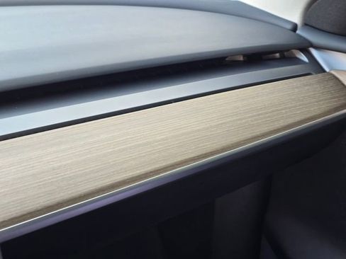 Used 2022 Tesla Model Y Performance image 19