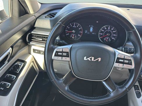 Used 2022 Kia Telluride S FWD image 19