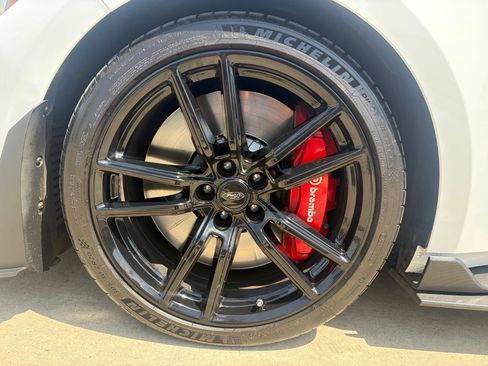 Used 2020 Ford Mustang Shelby GT500 w/ Technology Package RWD image 9