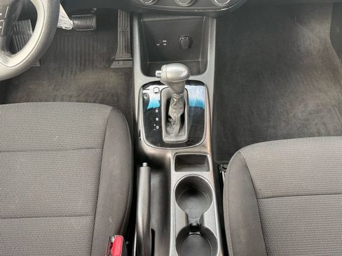 Used 2017 Kia Forte LX FWD image 19