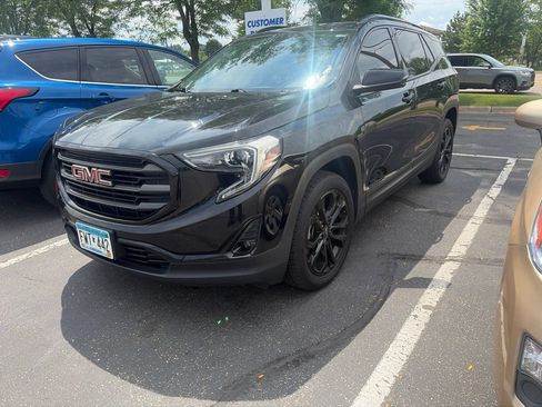 Used 2021 GMC Terrain SLT w/ Infotainment Package II AWD/4WD image 3