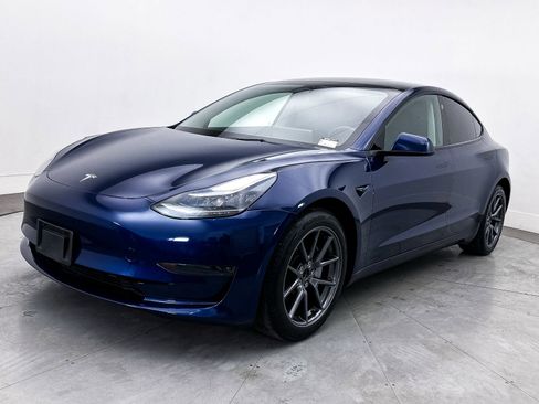 Used 2023 Tesla Model 3 Standard Range RWD image 12
