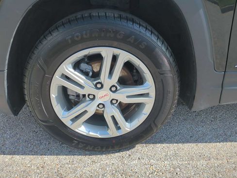 Used 2024 GMC Terrain SLE AWD/4WD image 32