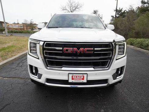 Used 2024 GMC Yukon SLT w/ SLT Premium Package image 8