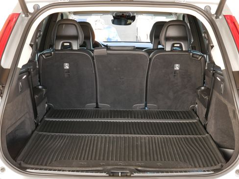 Used 2022 Volvo XC90 T6 Momentum w/ Protection Package image 29