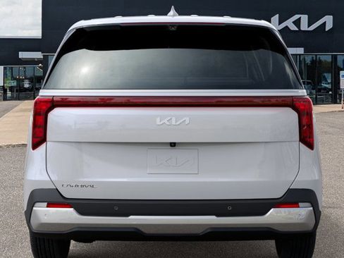 New 2026 Kia Carnival EX image 13