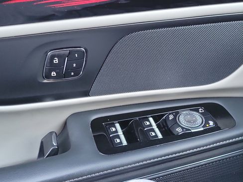 Used 2024 Lincoln Nautilus Reserve image 18