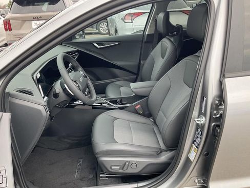 Certified 2025 Kia Niro EX Touring image 13