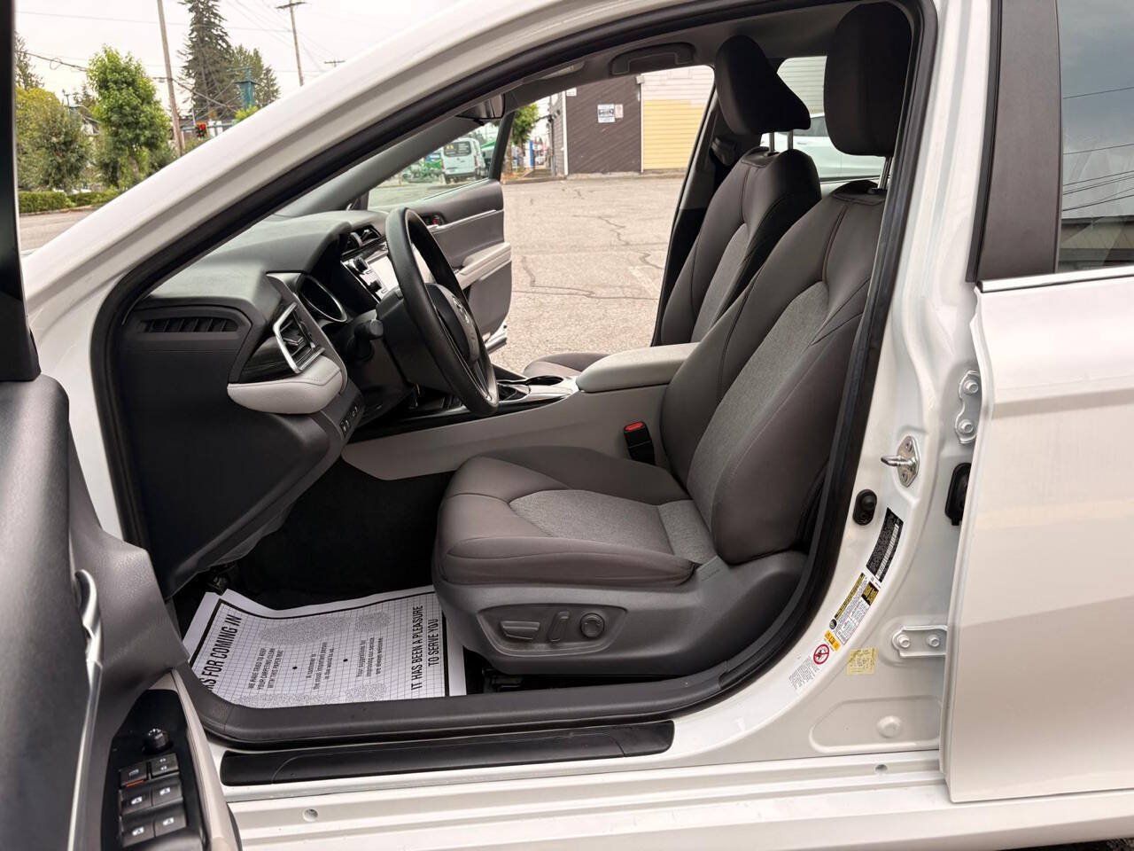 Used 2018 Toyota Camry LE FWD image 40