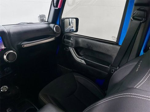 Used 2016 Jeep Wrangler Unlimited Sahara image 19