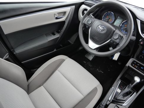 Used 2018 Toyota Corolla LE image 9