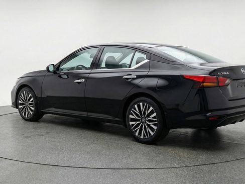 Used 2025 Nissan Altima 2.5 SV image 5