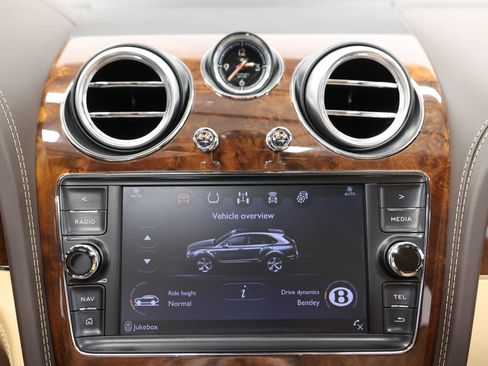 Used 2018 Bentley Bentayga AWD/4WD image 35