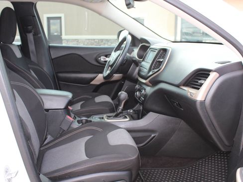 Used 2017 Jeep Cherokee Sport w/ Cold Weather Group image 70