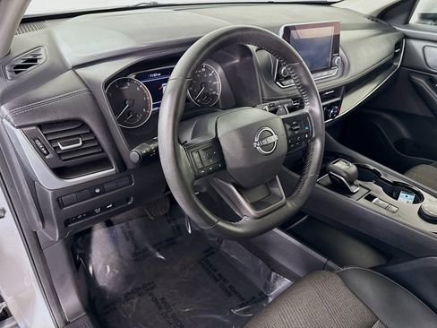 Used 2025 Nissan Rogue SV AWD/4WD image 23