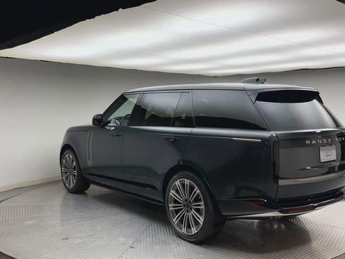 New 2026 Land Rover Range Rover Long Wheelbase SE image 4