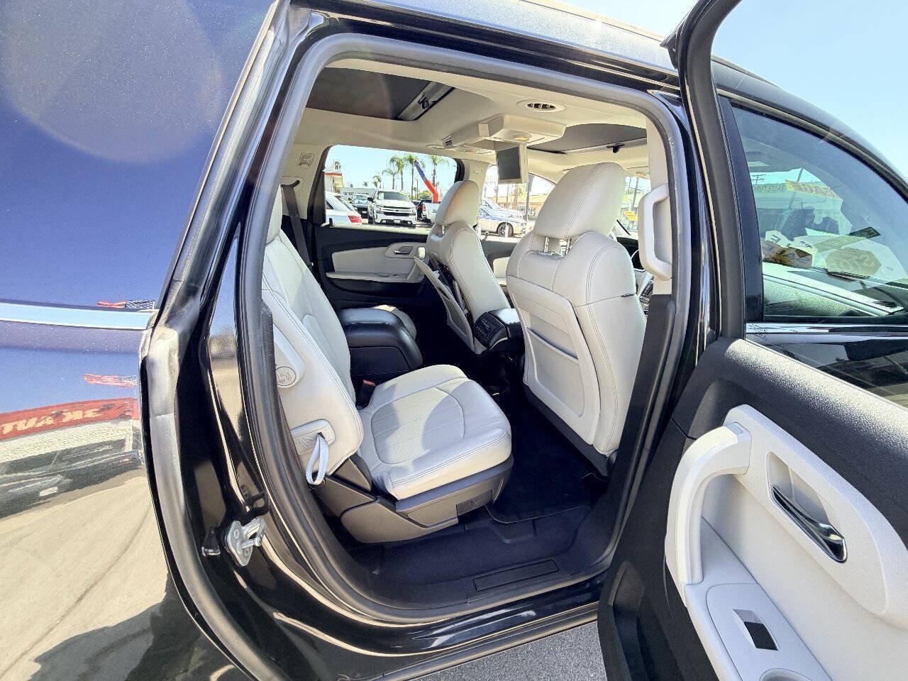 Used 2011 Chevrolet Traverse LTZ FWD image 20