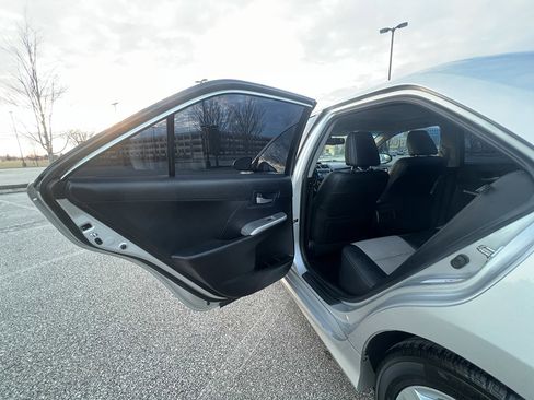 Used 2013 Toyota Camry SE w/ Convenience Pkg image 14