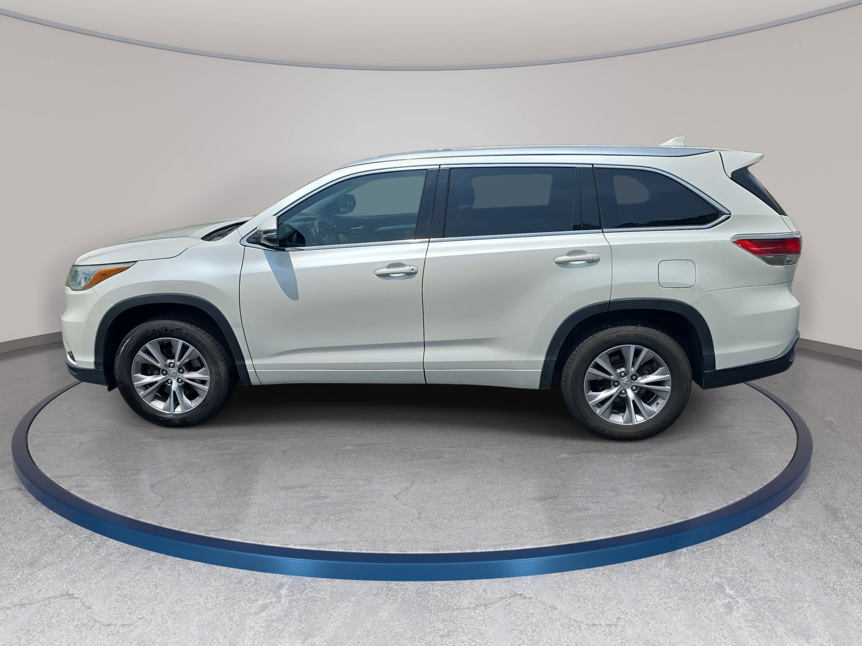 Used 2015 Toyota Highlander XLE FWD image 8