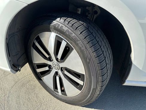 Used 2019 Volkswagen e-Golf SE w/ Driver Assistance Package image 2