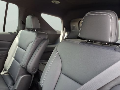 New 2026 Chevrolet Traverse LT image 11