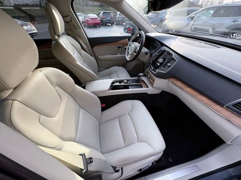 Used 2021 Volvo XC90 T6 Momentum image 23