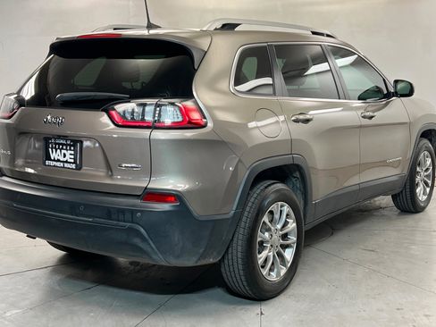 Used 2019 Jeep Cherokee Latitude Plus AWD/4WD image 6