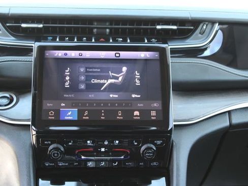 Used 2022 Jeep Grand Cherokee Limited 4xe w/ Luxury Tech Group II image 16