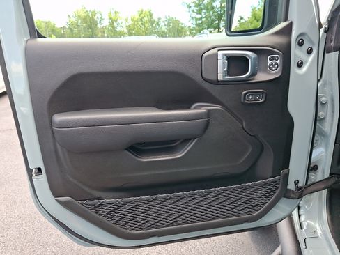Used 2024 Jeep Wrangler Unlimited Sport AWD/4WD image 13