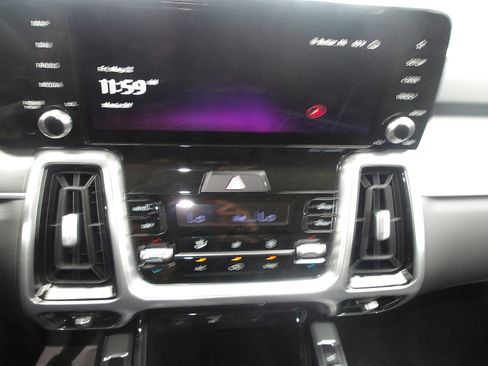 Used 2023 Kia Sorento SX AWD/4WD image 26
